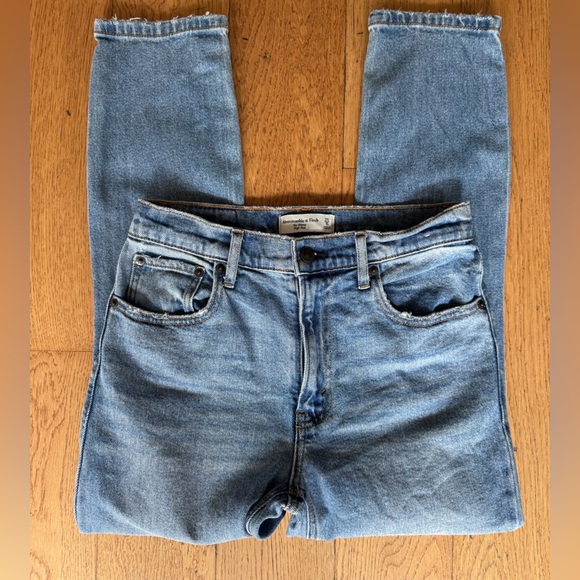 Abercrombie & Fitch The Skinny High Rise SZ 25/0S Medium Rinse - Picture 6 of 16